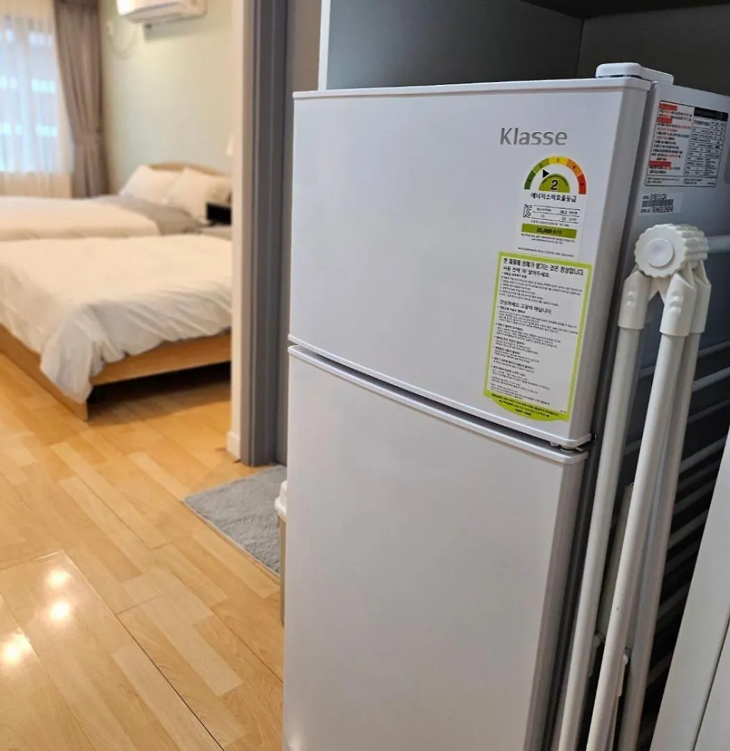 Mint House & Hongdae Station Apartment Seoul