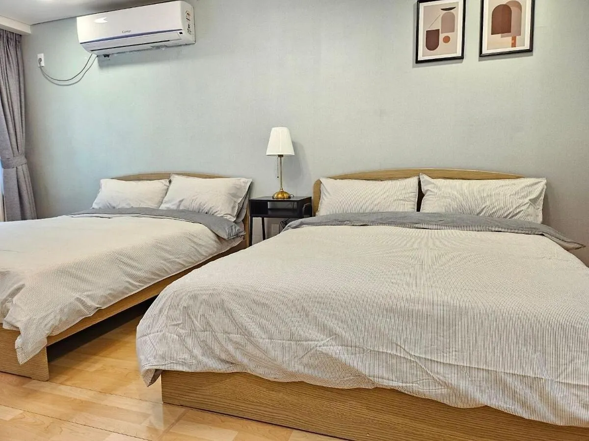Mint House & Hongdae Station Apartment Seoul