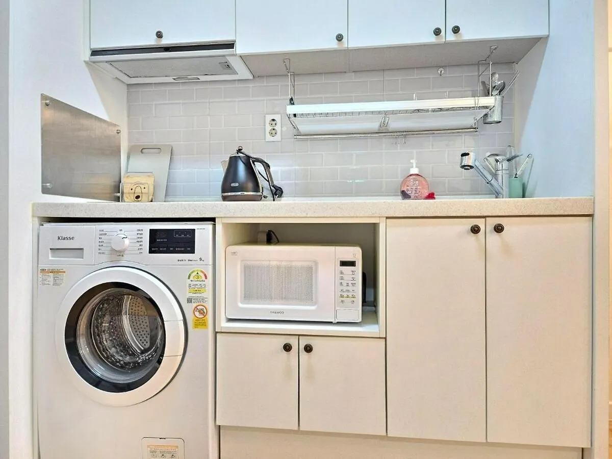 Mint House & Hongdae Station Apartment Seoul